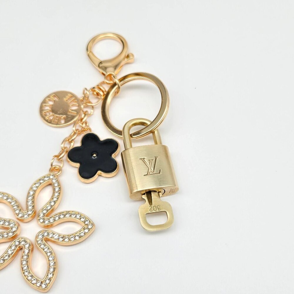 Louis Vuitton Gold Lock 🔒 Authentic LV Key + Unbranded Bag Charm - Picture 5 of 11